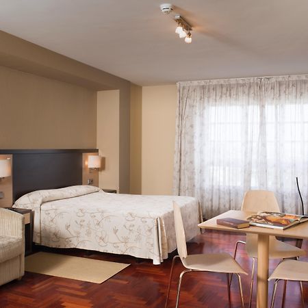 א-קורוניה Apartamentos Portazgo מראה חיצוני תמונה