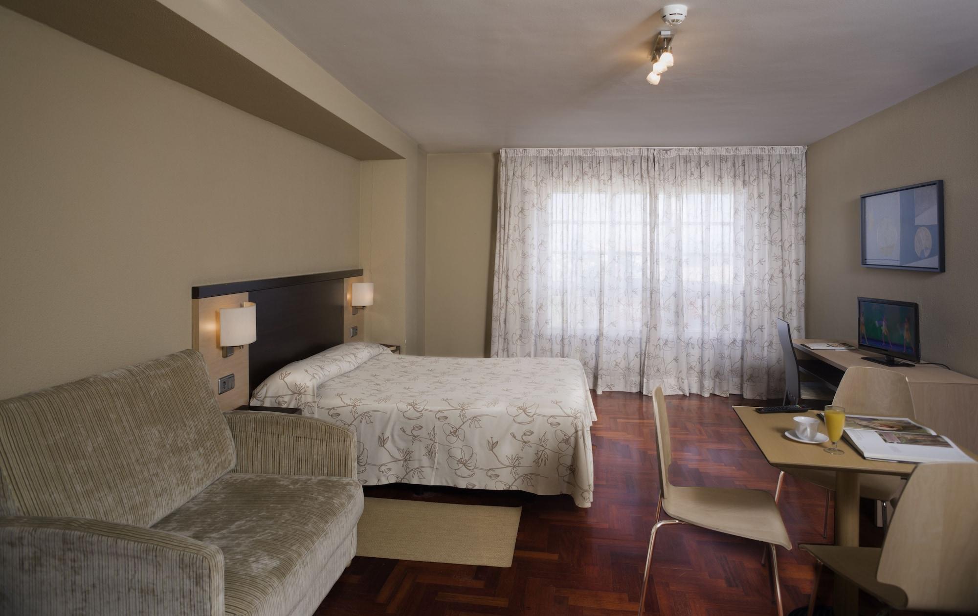 א-קורוניה Apartamentos Portazgo מראה חיצוני תמונה