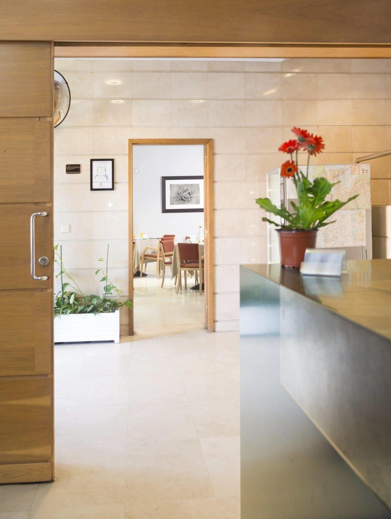 א-קורוניה Apartamentos Portazgo מראה חיצוני תמונה